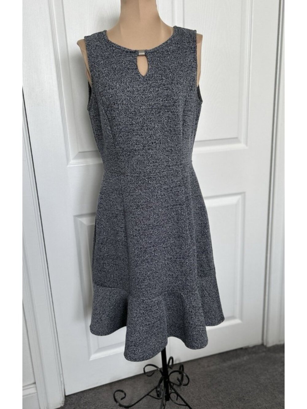 White House Black Market Sleeveless Round Neck Ruffle Hem Shift Black Size 4